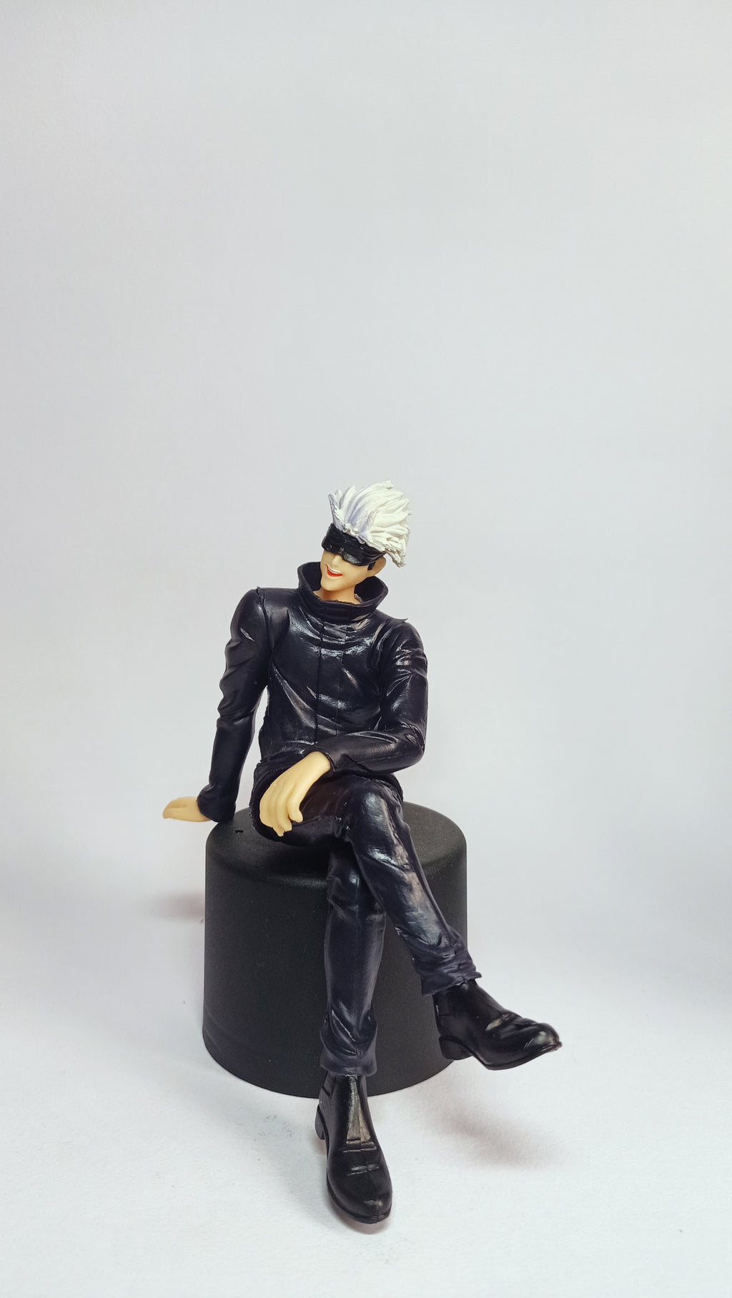 Gojo Satoru Sitting Figure| Jujutsu Kaisen Collectible