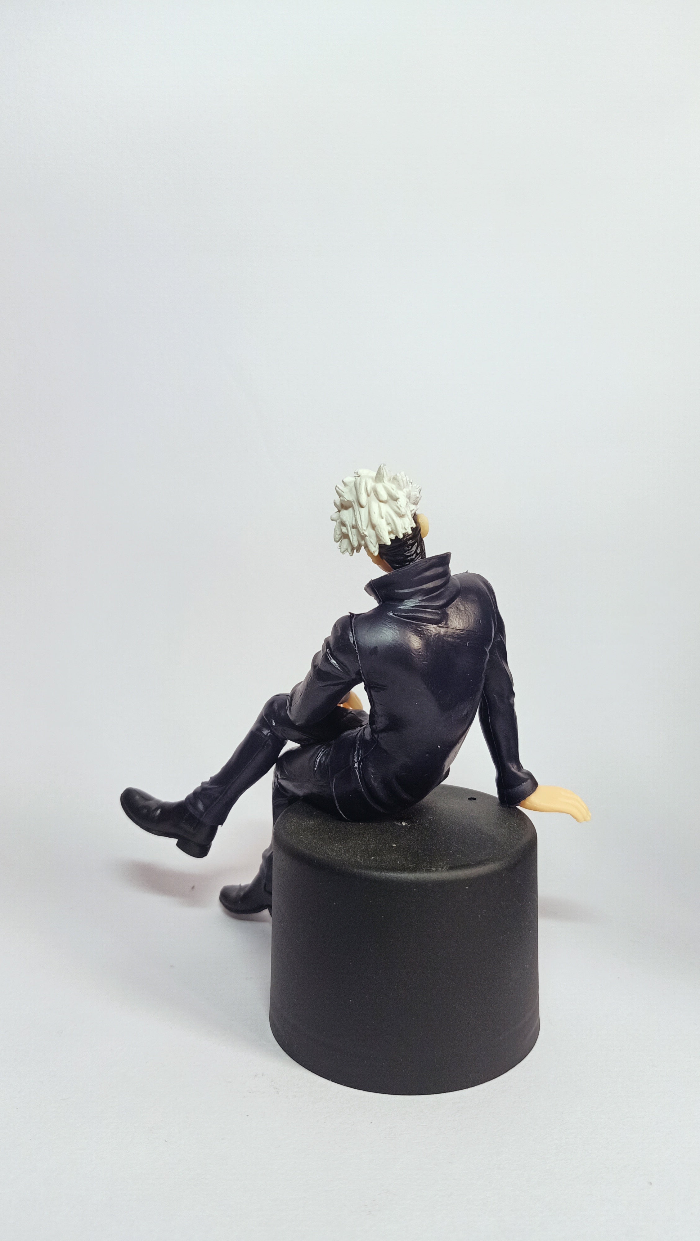 Gojo Satoru Sitting Figure| Jujutsu Kaisen Collectible